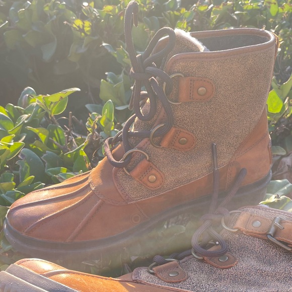 UGG waterproof leather boots - Picture 2 of 3